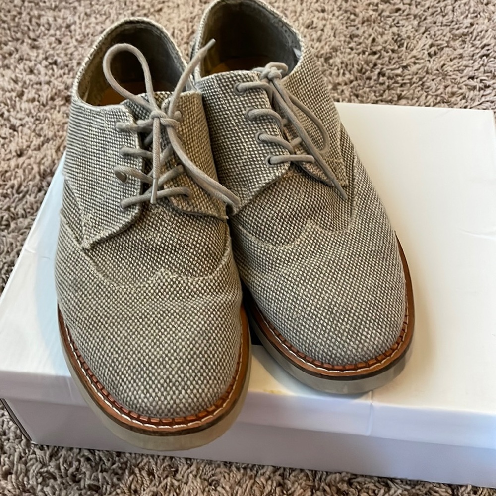 Tom’s men’s size 9